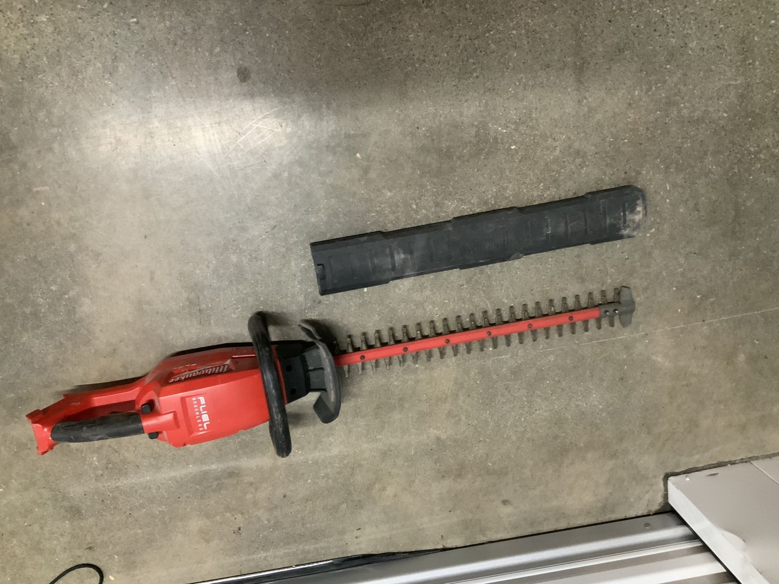 Milwaukee m18 battery powered trimmer