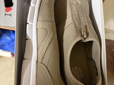 Women’s shoes