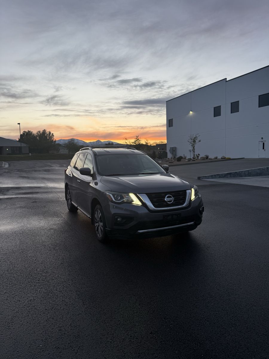 2020 Nissan Pathfinder SV