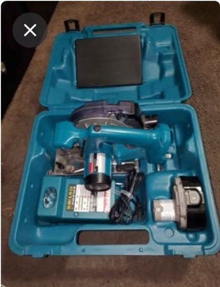 Makita BSS610, an 18V 6-1/2 inch brushless circular saw.