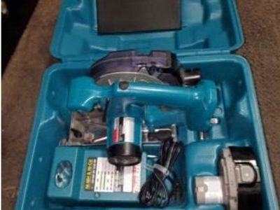 Makita BSS610, an 18V 6-1/2 inch brushless circular saw.