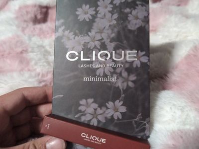 Clique Lashes and Beauty Minimalist Eyelash set & Black Brush Adhesive