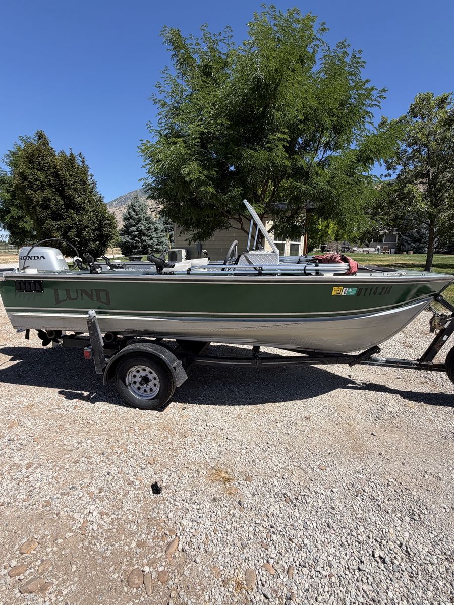 Lund Aluminum 16 foot v bottom Fishing Boat with Honda 2011 50hp 4-Stroke and Trailer and more