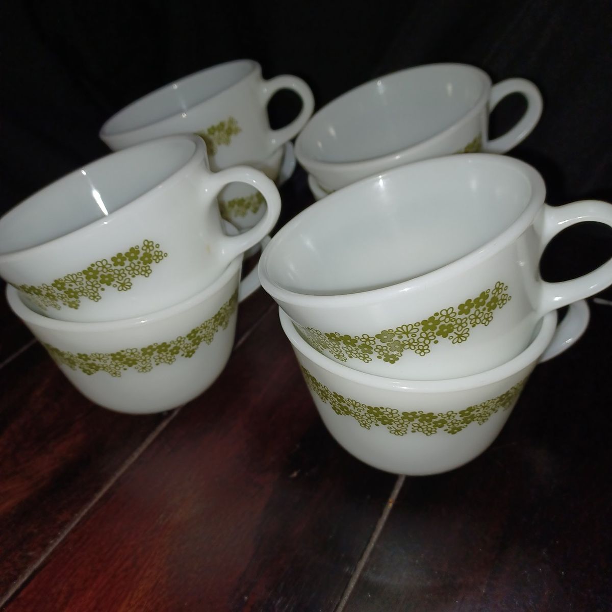 Vintage Milk Glass "Crazy Daisy"