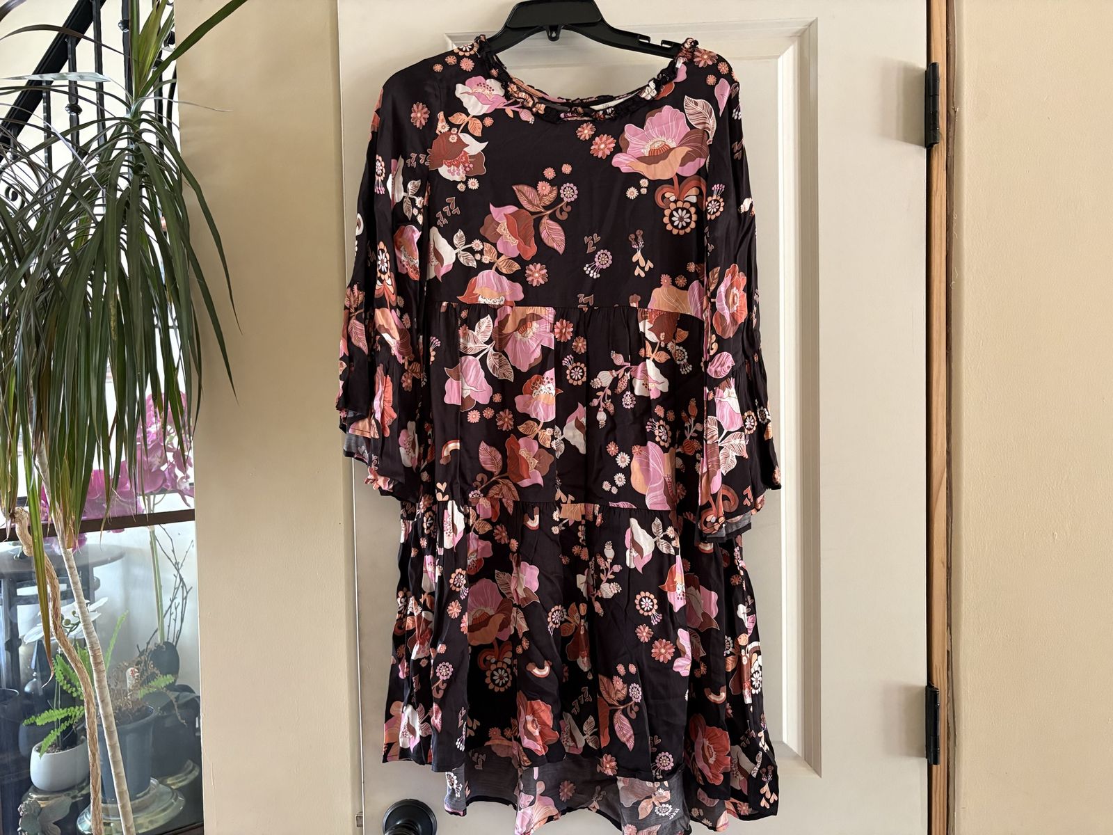 New Satiny Black Dress w/ Punk-Peach Flowers Sz 0
