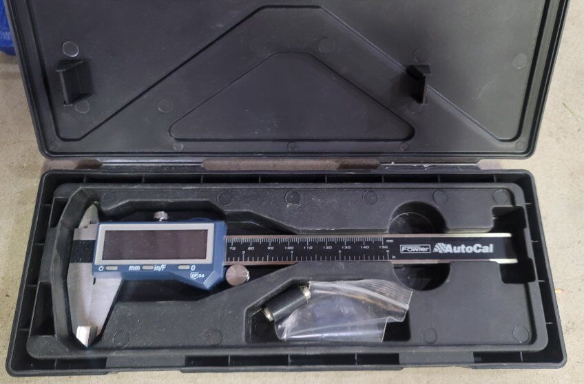 Auto-Cal Electronic Caliper with 6"/150mm Range