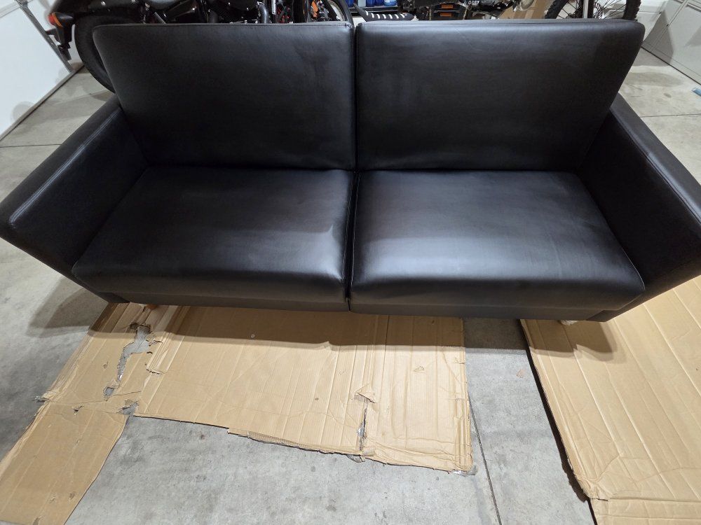 Black Leather Fouton