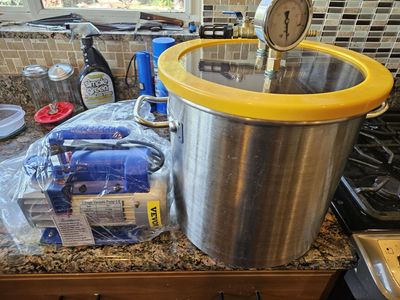 5 Gal Vacuum Chamber with 3.6 CFM 1 Stage Pump for Degassing