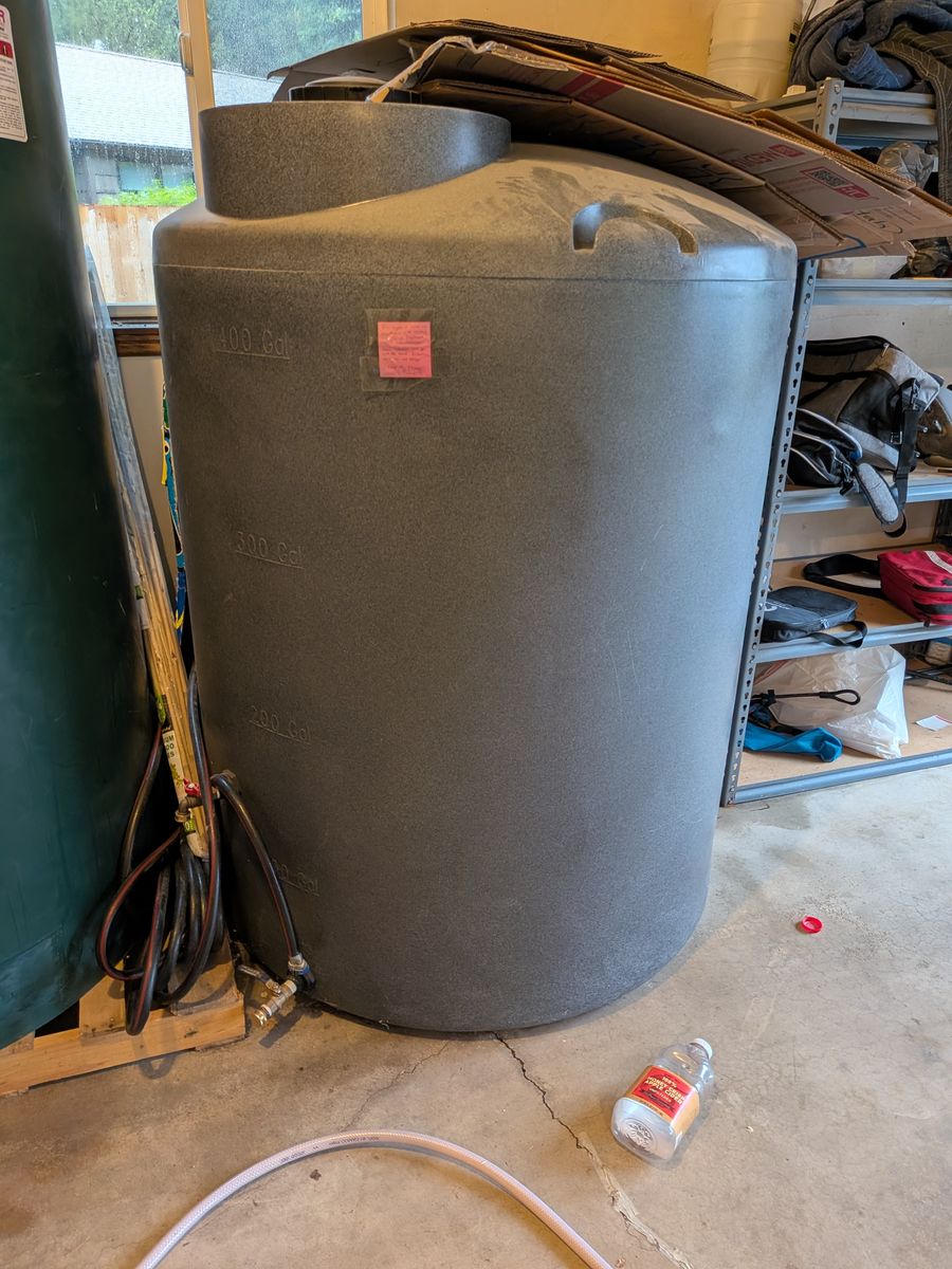 450 Gallon Water Storage Tank — Great Condition