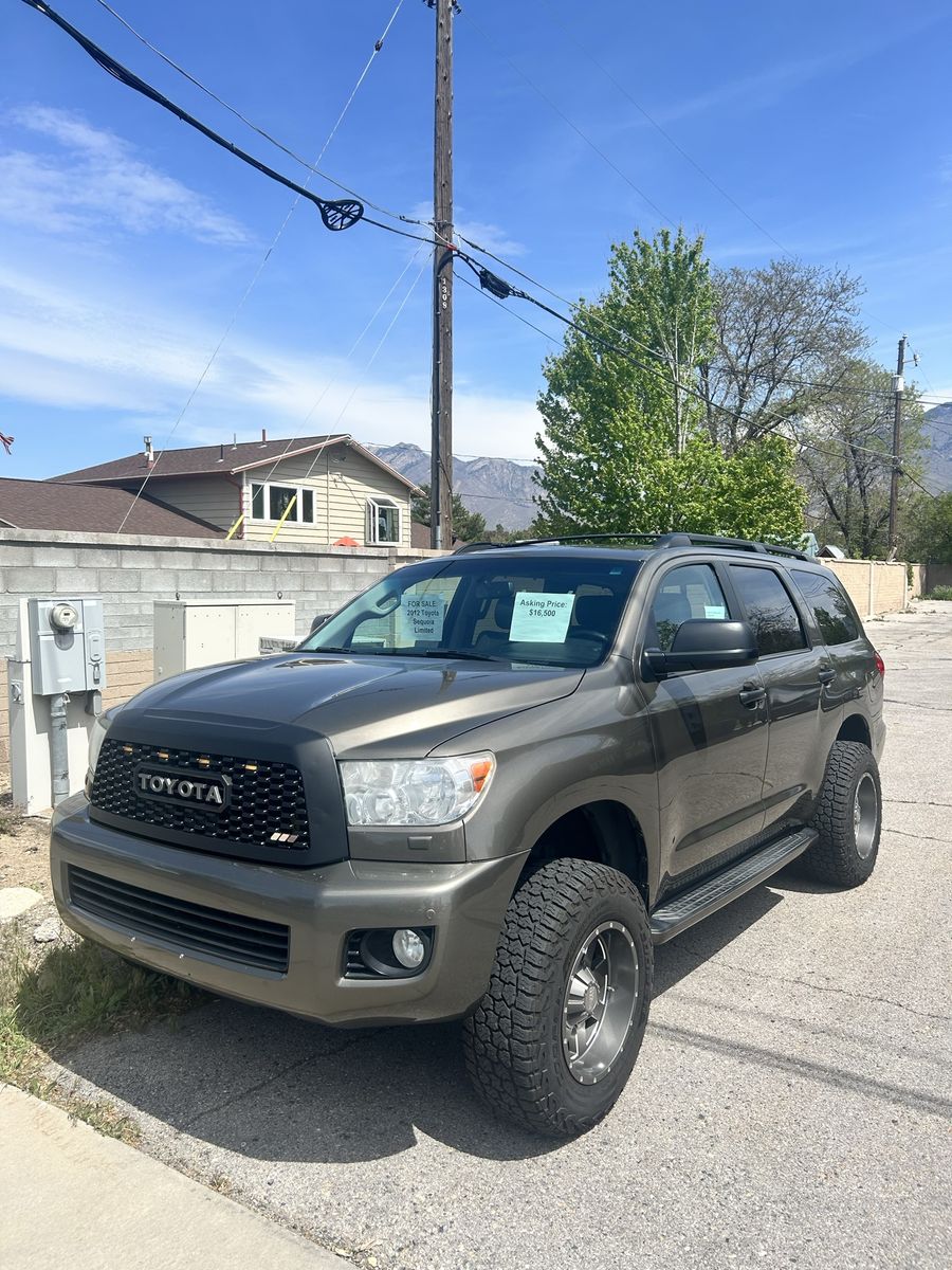 2012 TOYOTA SEQUOIA Limited