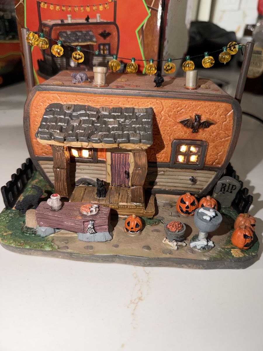 Lemax Spooky Town Creepy Camper Porcelain Lighted Building with Box