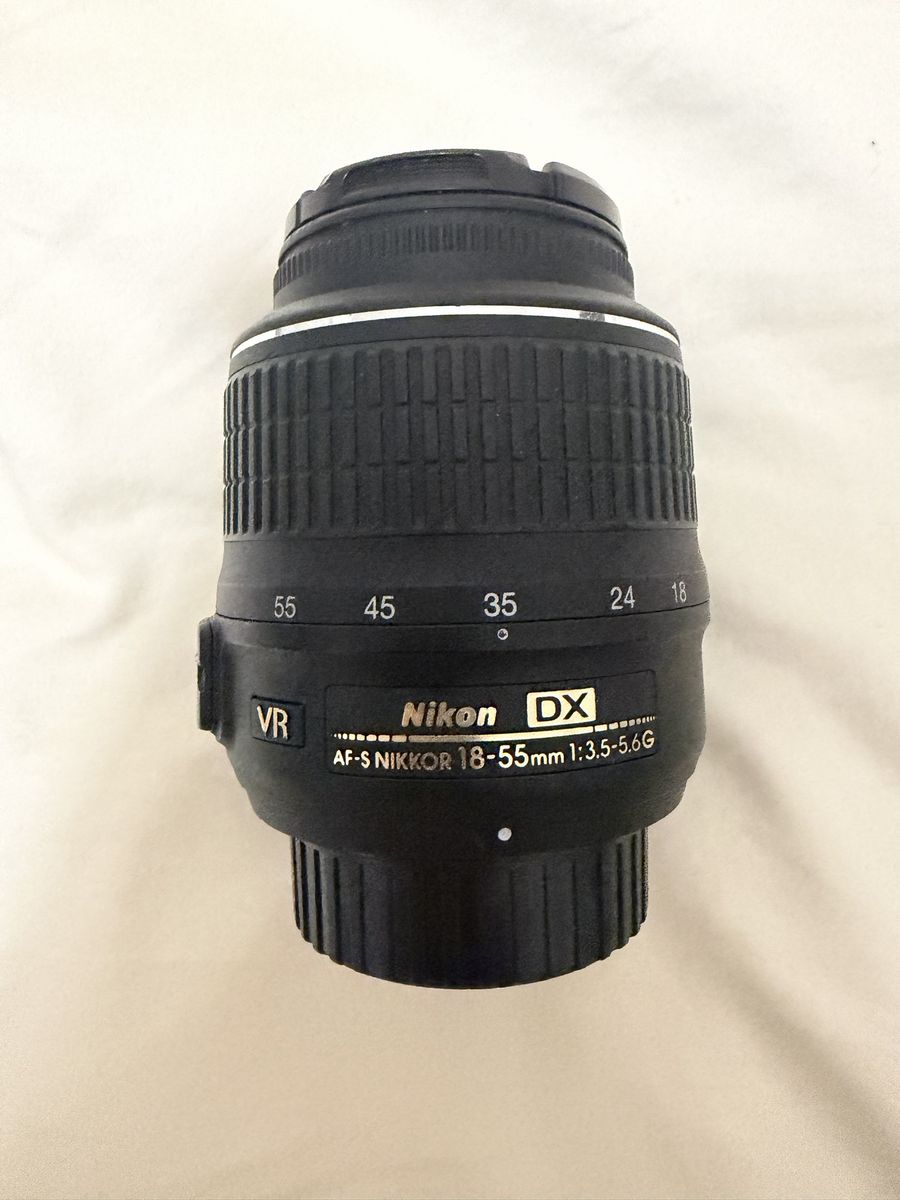Nikon AF-S DX NIKKOR 18-55mm f/3.5-5.6G VR Zoom Lens for Nikon DSLR Cameras