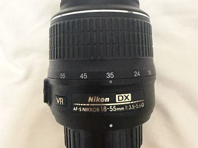 Nikon AF-S DX NIKKOR 18-55mm f/3.5-5.6G VR Zoom Lens for Nikon DSLR Cameras