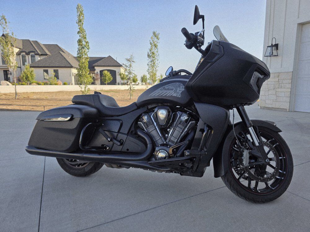 2022 Indian Challenger Dark Horse