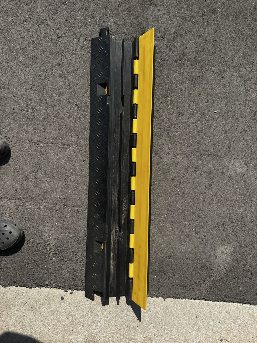 VEVOR Heavy Duty Rubber Cable Protector Ramp Wire Speed Bump - Black & Yellow
