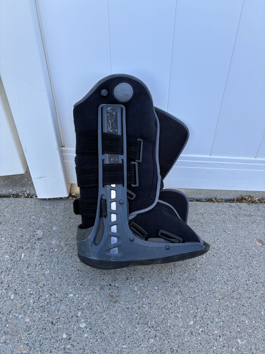 Large Medical Boot / Walking / Casr