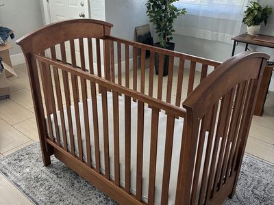 Wooden Baby Crib with Under-Crib Storage Drawer - Excellent Condition, Includes Mattress