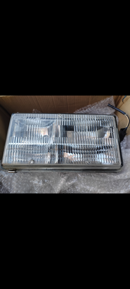 1993-96 Cadillac Fleetwood brougham driver's side headlight
