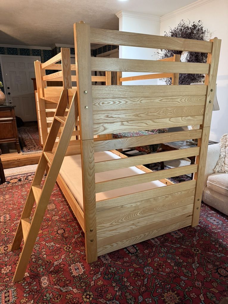 Twin or Bunk Beds w/ Matching Dressers & Bedding