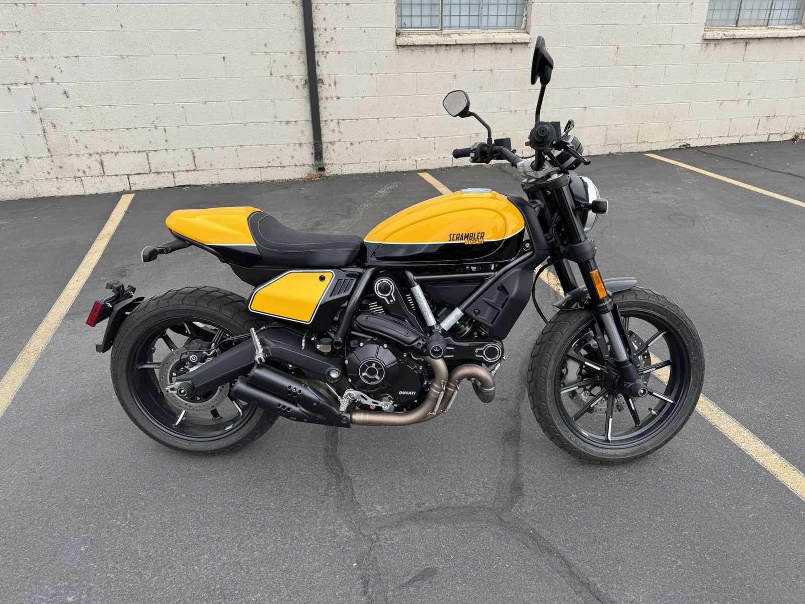 2019 Ducati Scrambler Full Throttle – 1,471 Miles – Excellent Condition – Spring Ready