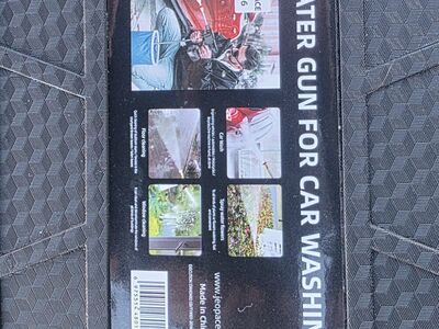 Water gun for cleaning cars