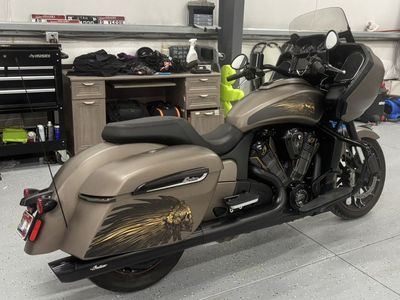 2021 Indian Challenger Dark Horse (Bronze Smoke)