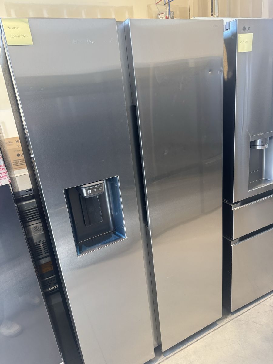 New Samsung 22 CuFT side by side Refrigerator
