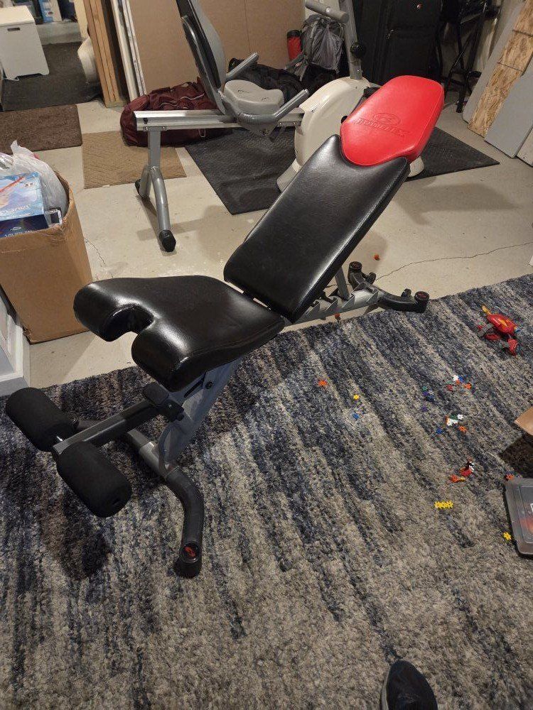 Adjustable weight bench