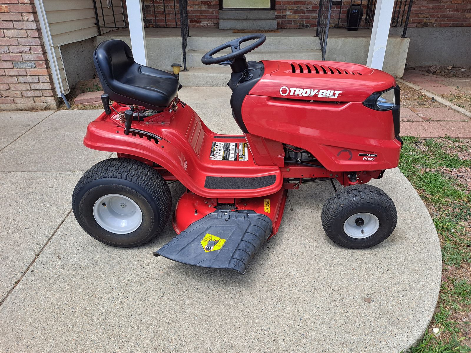 MINT Troy Bilt lawn tractor, new tune up