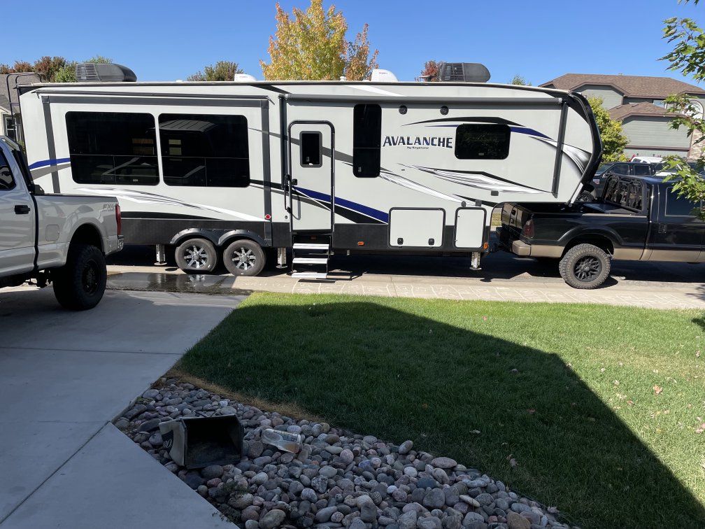 2017 Keystone Avalanche 300RE 5th Wheel Travel Trailer - Used