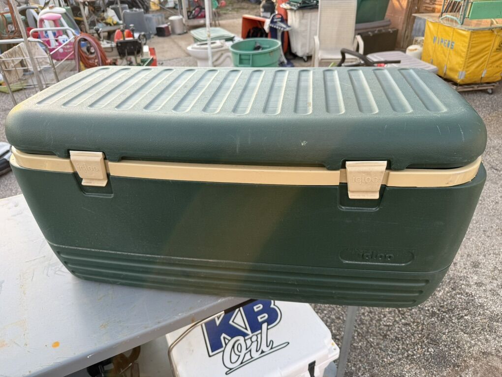 Igloo Cooler  ( 100 Qt )