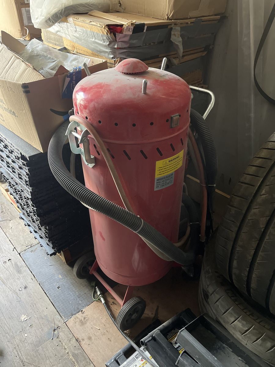 New abrasive blaster