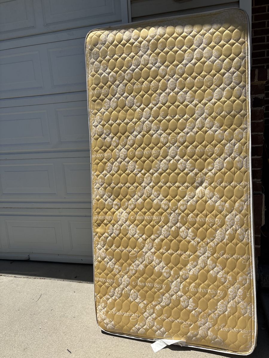 Twin mattress