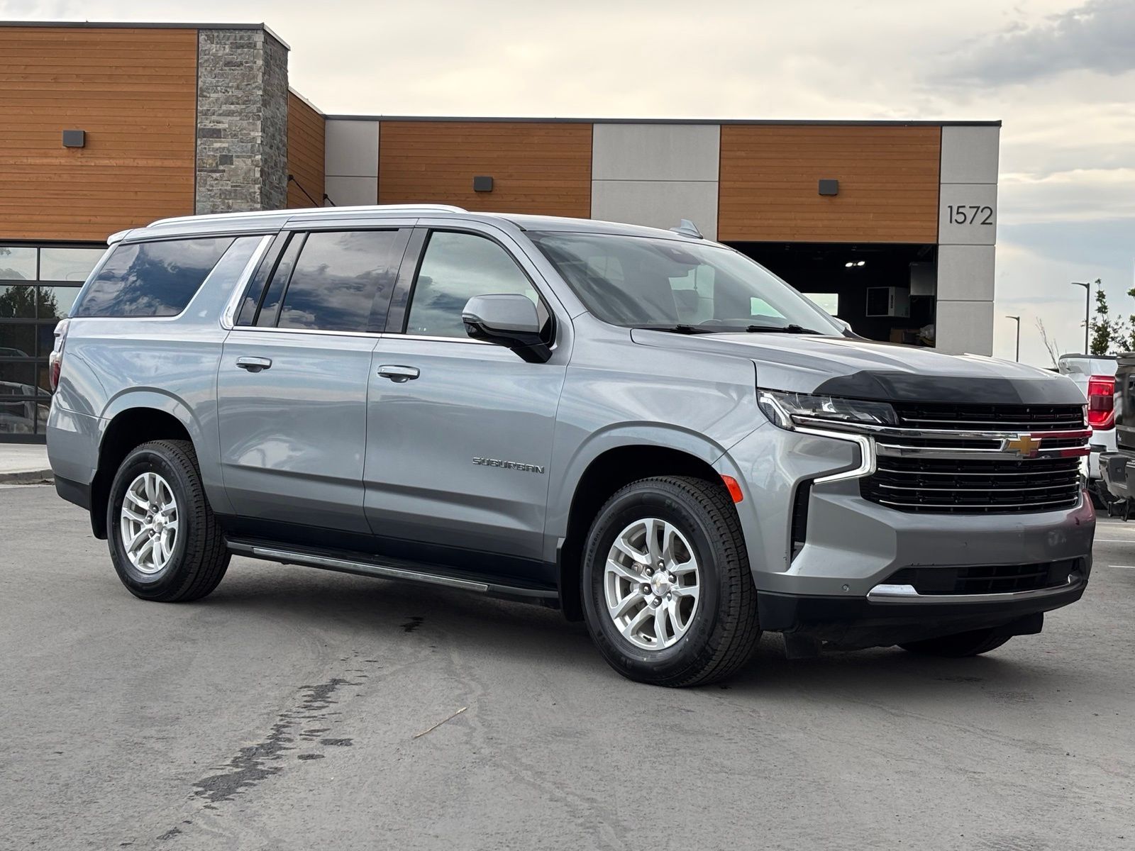 2023 Chevrolet Suburban LT
