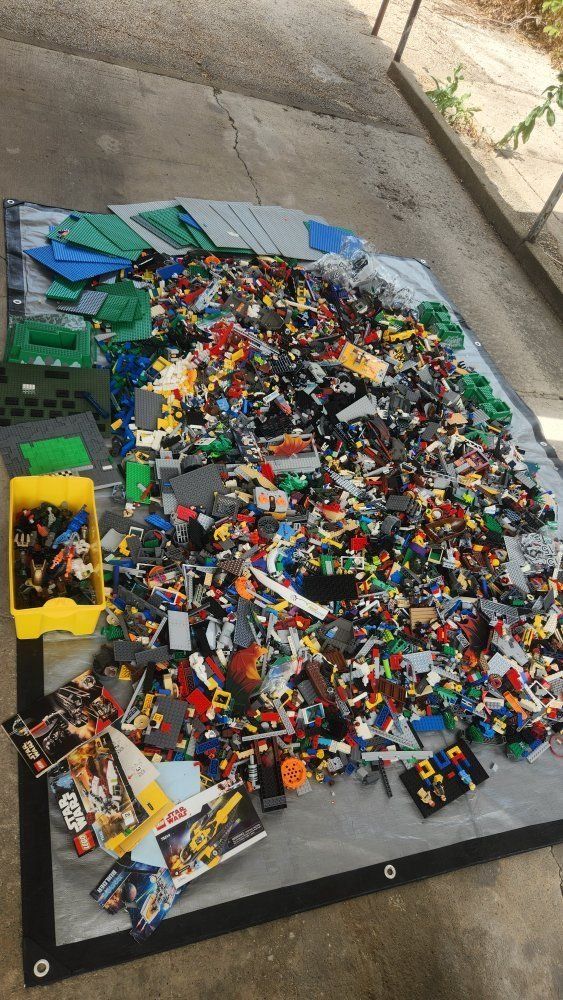 160lbs of mixed LEGO