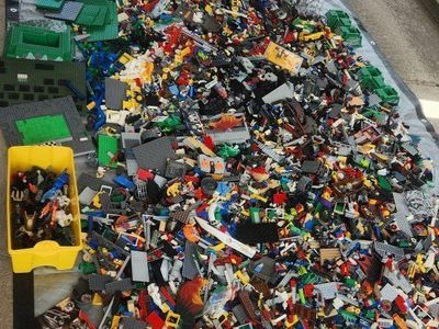 160lbs of mixed LEGO
