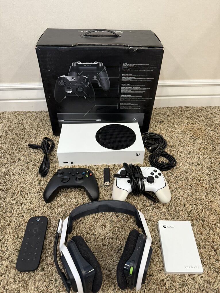 Xbox S Series Bundle