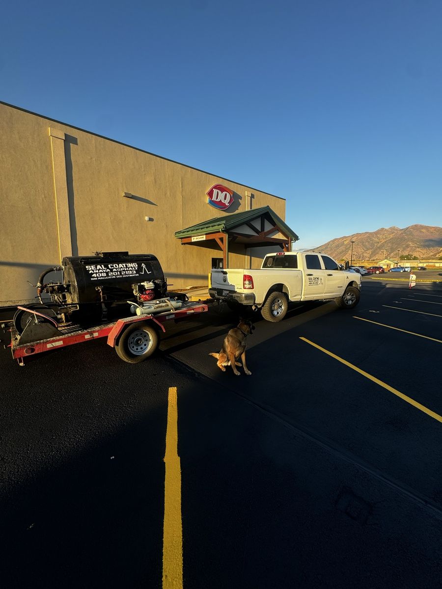 Asphalt Sealcoating Machine