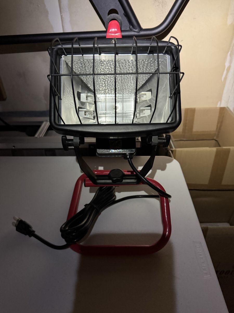 NEW Craftsman Portable Halogen Work Light with Stand 500 Watt: Retails $80.98