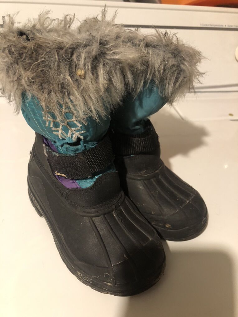 Size 9 Little Girl Snow Boots