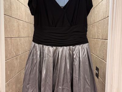 Gorgeous Women’s Velvet/Taffeta Dress Size 18