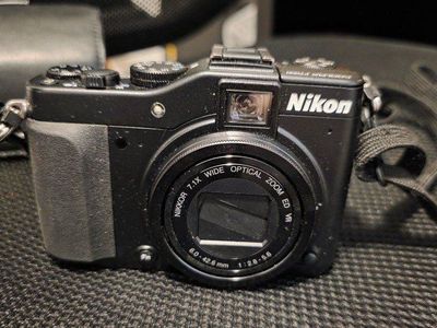 Nikon Coolpix P7000 digital camera/charger