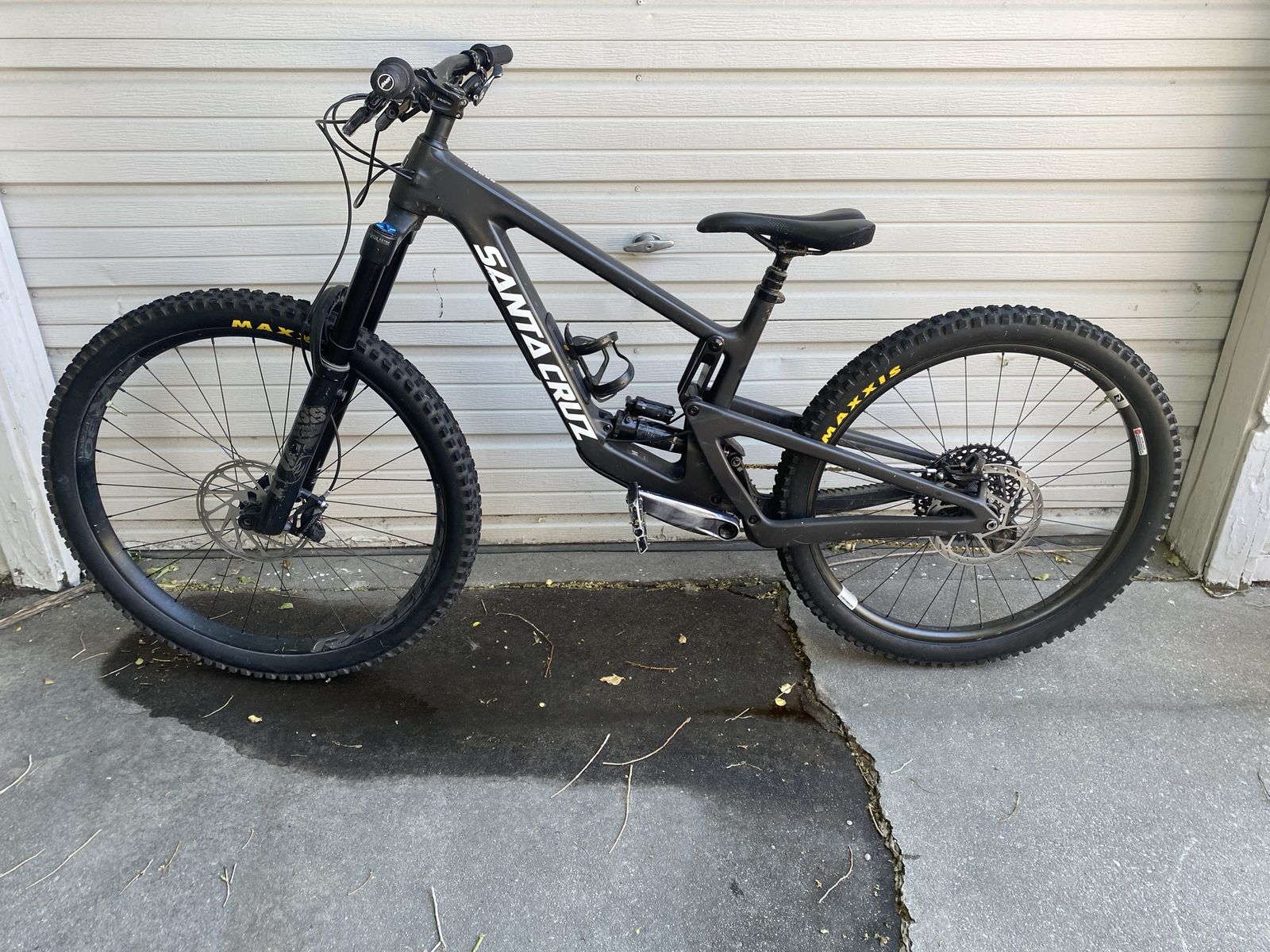 2022 Santa Cruz Nomad Carbon C  - Size Medium - Full Suspension, 29/27.5" Wheels
