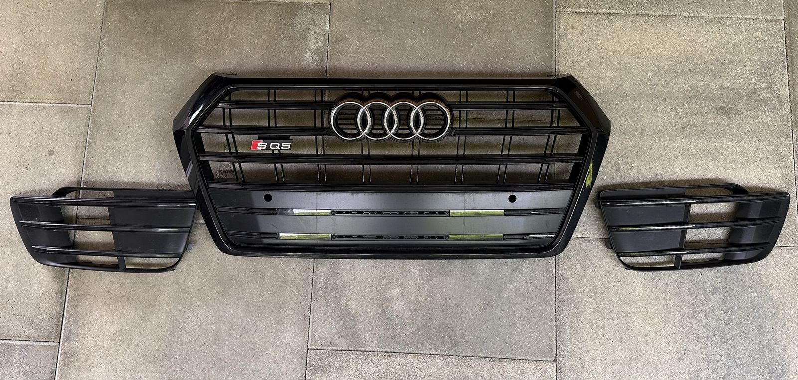 Audi SQ5 front grille
