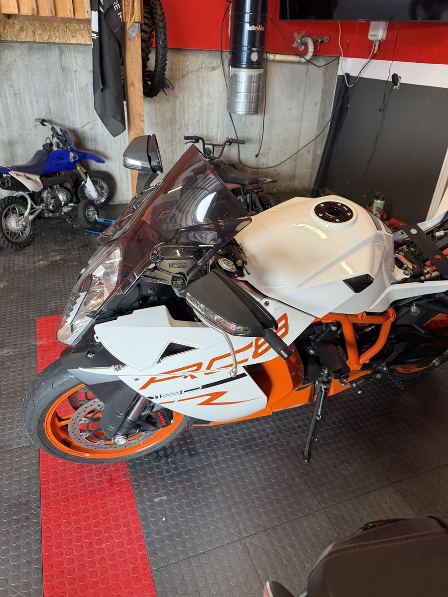 2012 RC8R