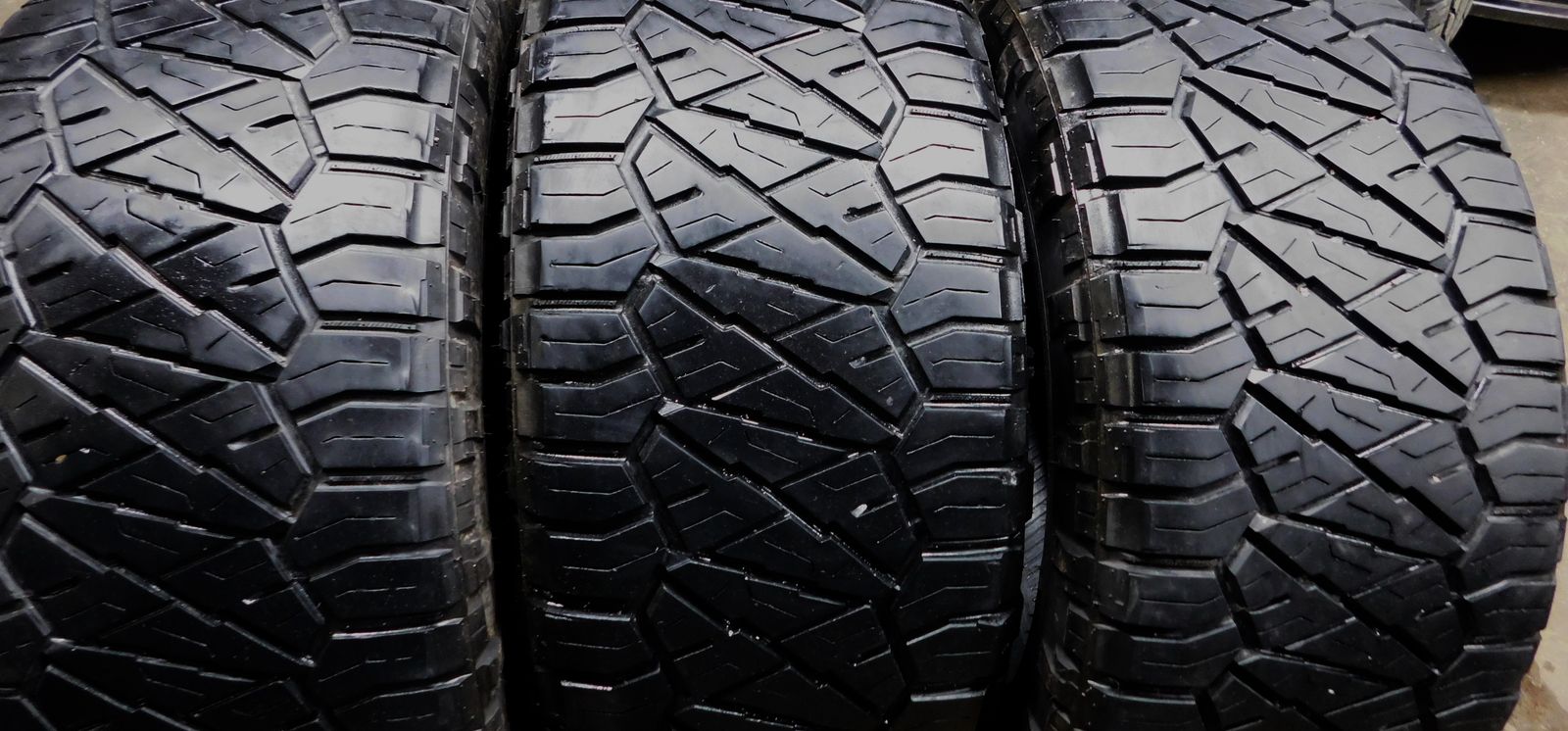 305 50R 20 Nitto