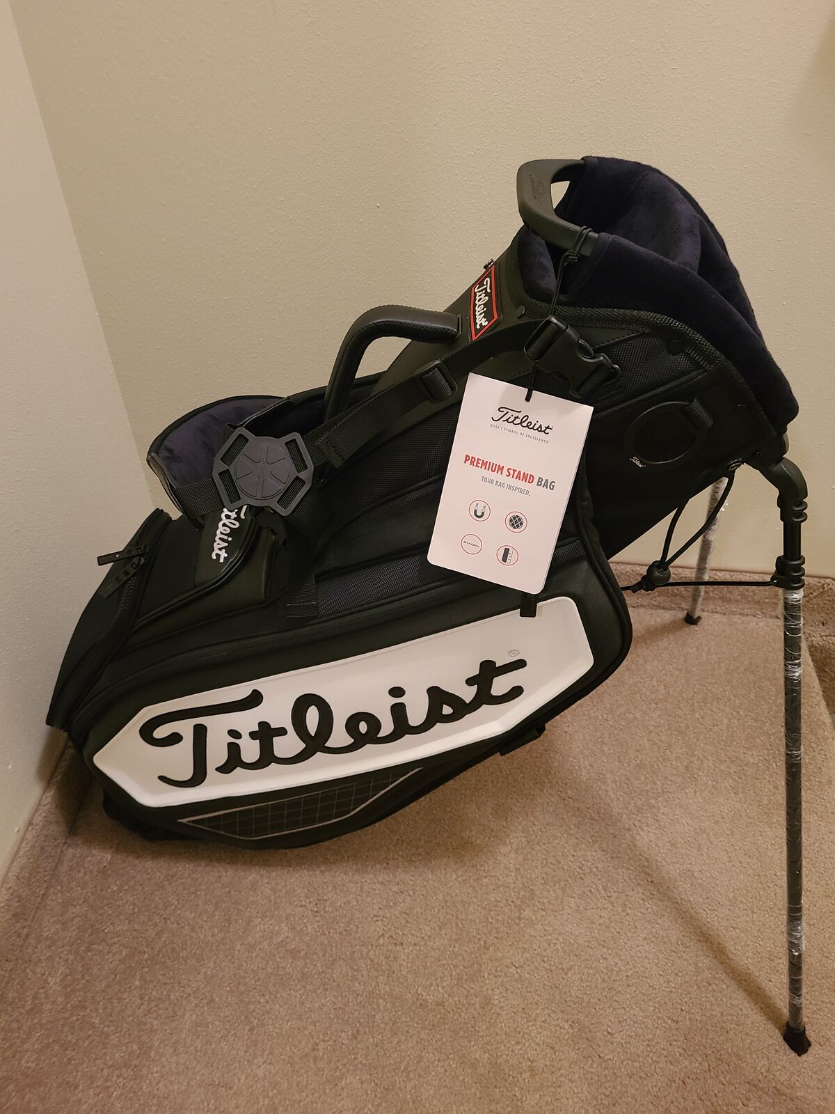 New Titleist Tour Premium stand/carry golf bag