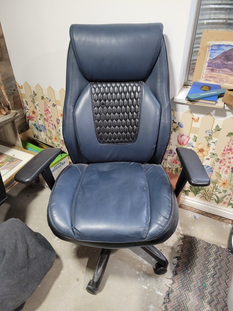 Like new Shaquille O'Neal Office Chair