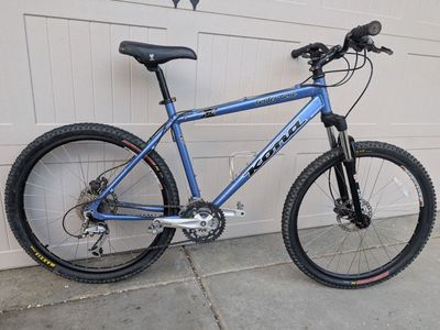 Kona Cinder Cone. Rock Shox, disc brakes, Size L