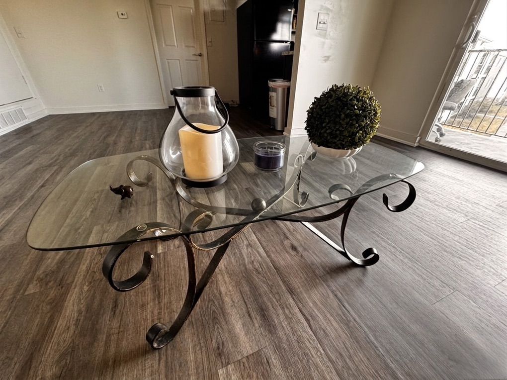 RC Willey Coffee & End Tables Set (3)